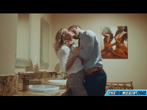 ❤️ Når en barmfagre blondine forfører deg på et offentlig toalett ❌ Hard porno på porno no.hotpornphotos.ru ❌❤